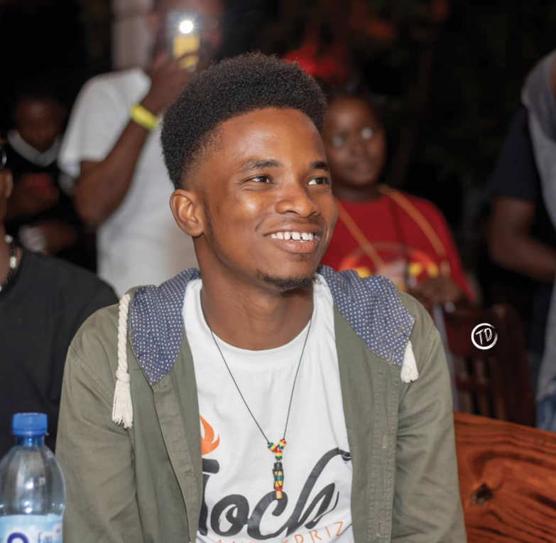 Wasly Noris : Yon kout plim sou « Laviwonn Amourèz kay Varella, liv pwezi plen AK bèl mo